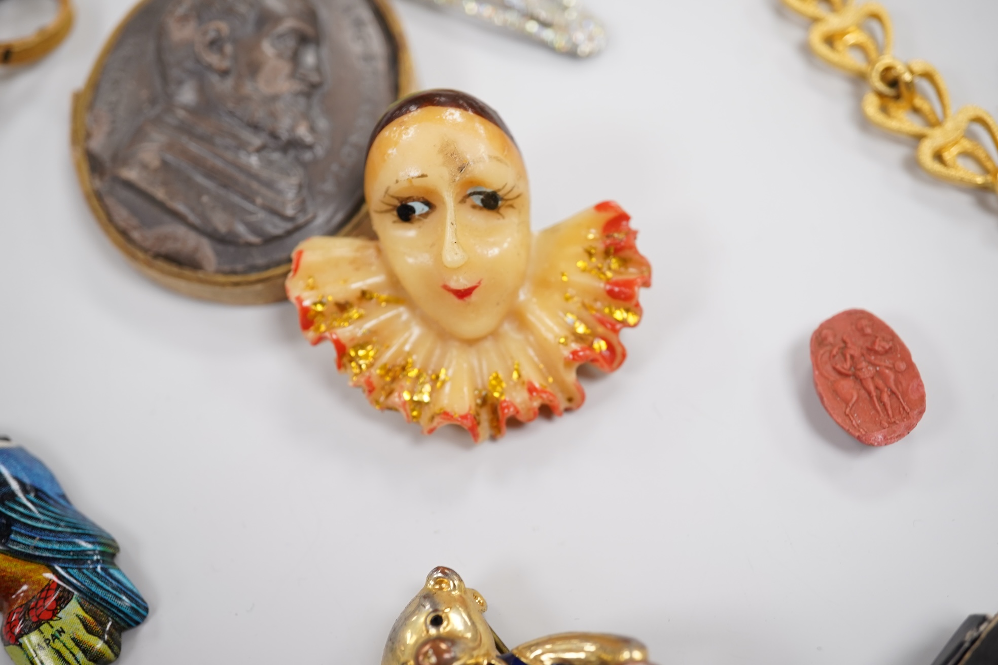 Objects of vertu and miscellaneous items to include mosaic cross, enamel jewels and brooches